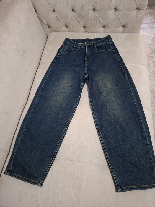Продам женские джинсы