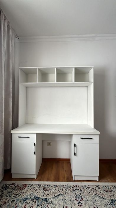 Комоды ,тумбы ,стол письменный