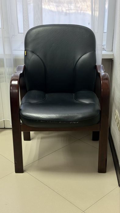 Продам офисные стулья