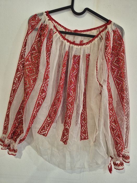 Ie traditionala cu margele