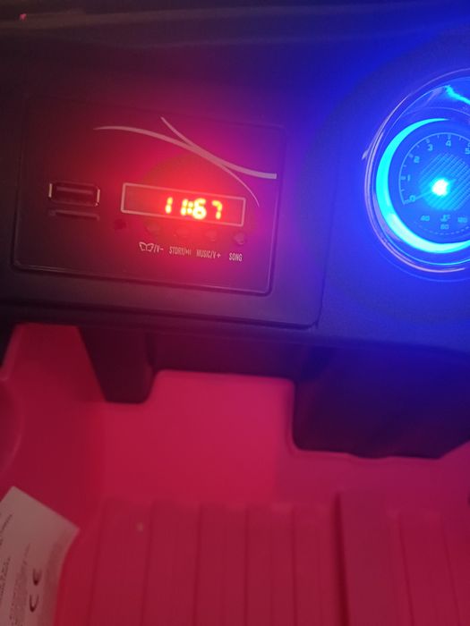 Mașină electrică cu telecomanda