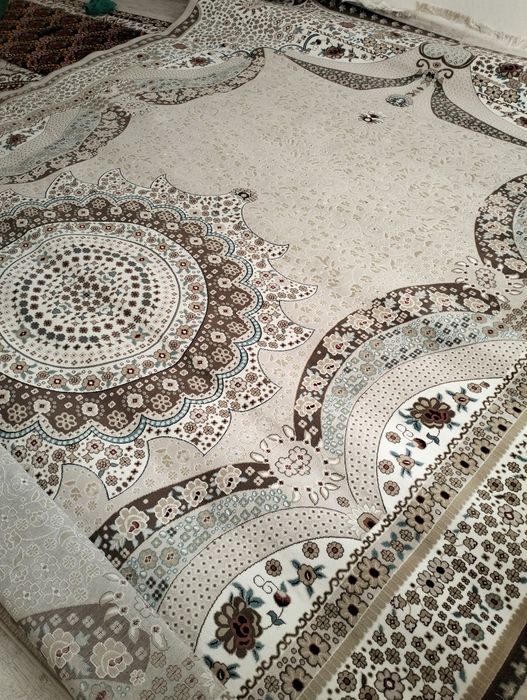 Продается 2 Б/у коверы(кілем)