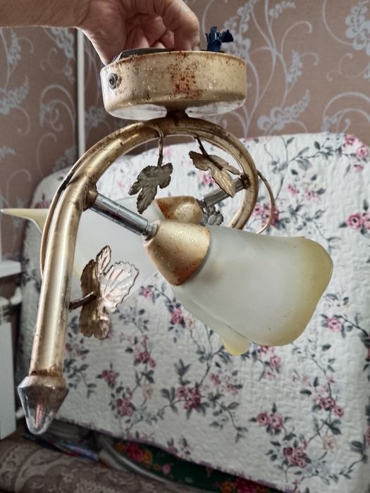 Люстра с цветами