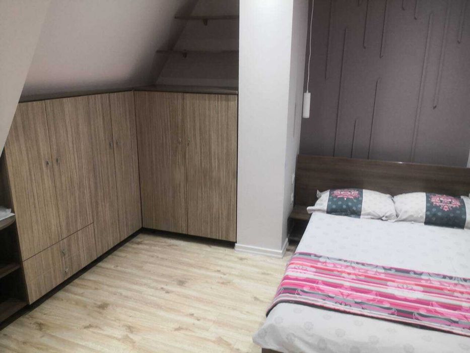 Дава се под наем Тристаен апартамент в Бургас, Славейков - 124 кв.м за 714 € - Снимка #2