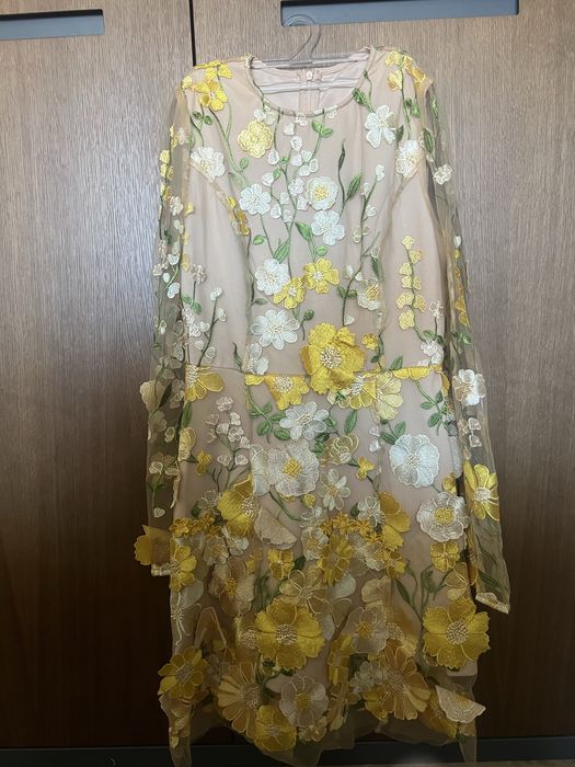 Рокля с 3D цветя