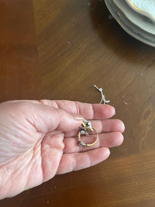 Нежный комплект золота