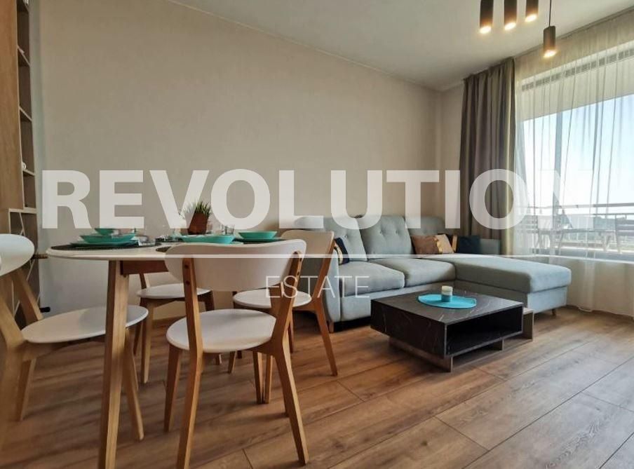 Дава се под наем Двустаен апартамент в к.к. Св.Св. Константин и Елена - 67 кв.м за 648.21 € - Снимка #1