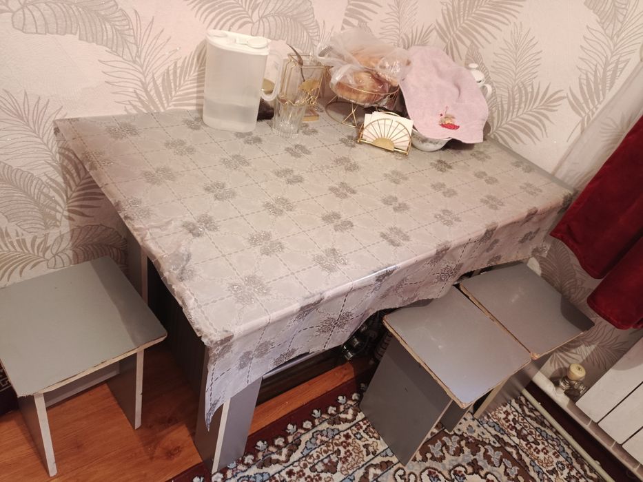 Пеш,стол стуля, детский парта 4 стулья,кондёр,коверлар бар