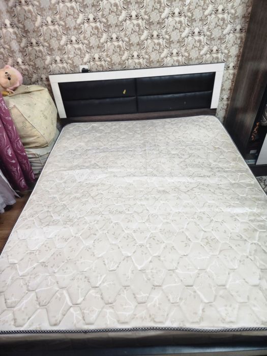 Kravat matras bilan sotiladi.