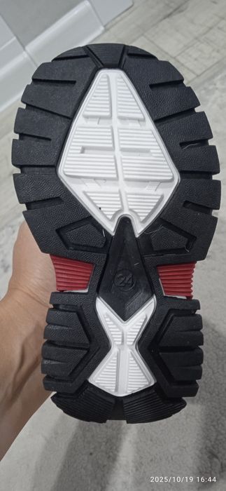 Продам зимние дутыши 24 размер!