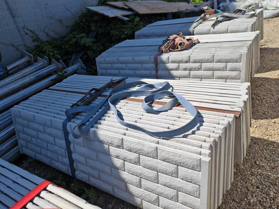 Vând gard prefabricat cu modelul din imagine