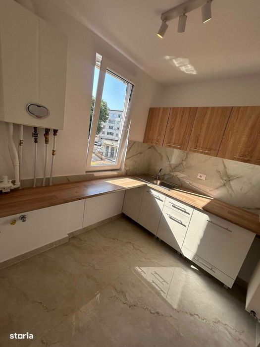 De vanzare apartament cu 2 camere, etajul 2, renovat, zona Roman Voda