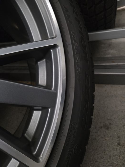 Гуми 275/40/r22.