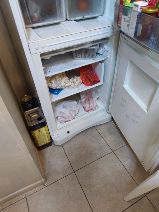 Холодильник Indesit