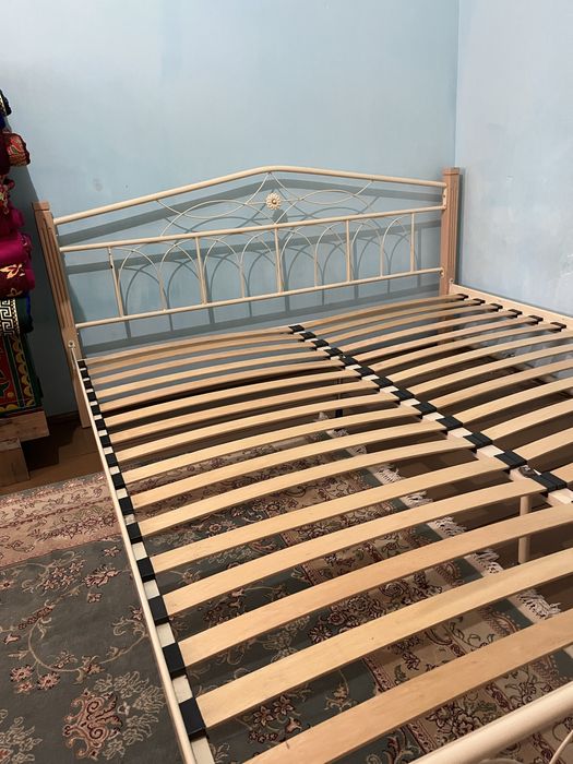 Продам двуспальную кровать