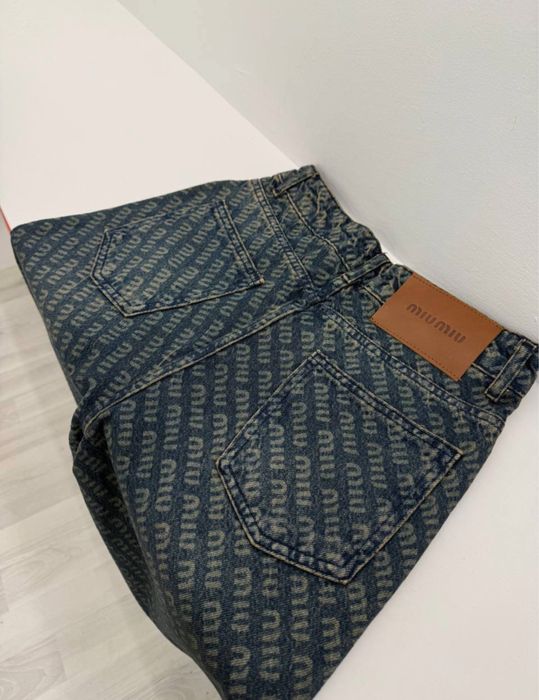 Дамски премиум клас дънки.