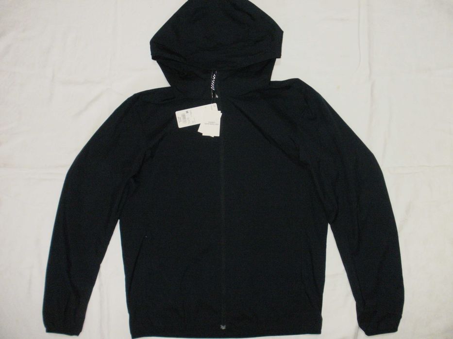 UNIQLO нова мъжка ветровка с етикет М