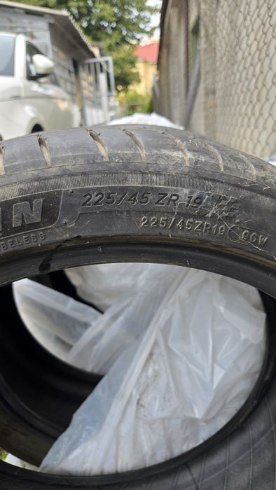 225 45 19 96w 255 35 19 96Y 225 45 17 91w 205 50 17 vara