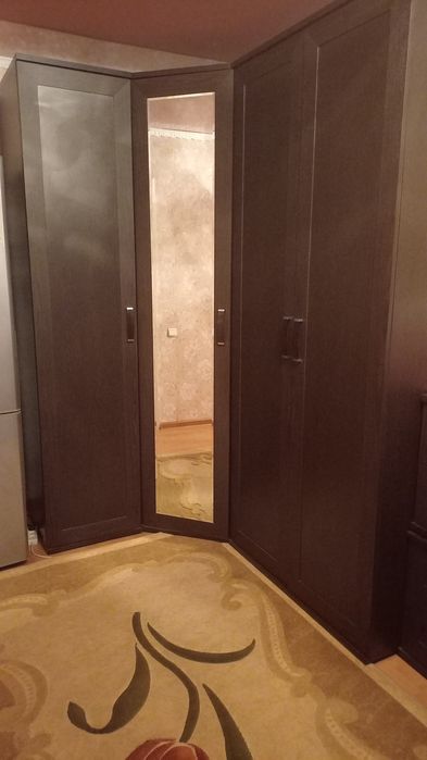 Угловой шифоньер для спальни