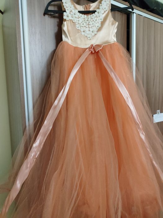 Платья для девочек и девушек