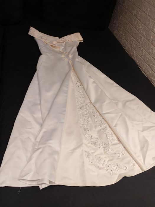 ВСИЧКО за  50 € Сватбена рокля, с бяло палте, чанта, воал, ръкавици, о