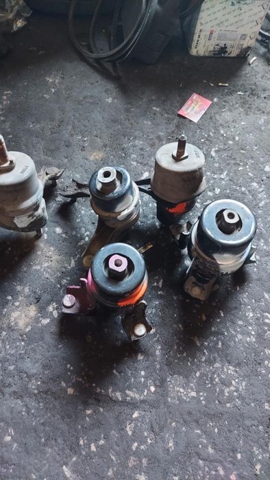 Продам подушки двигателя Камри