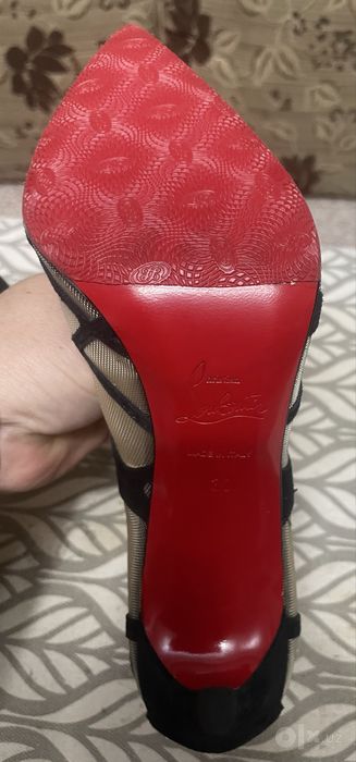 Продам Louboutin 38