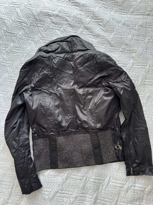 Платья, ветровка, брюки, кофты.