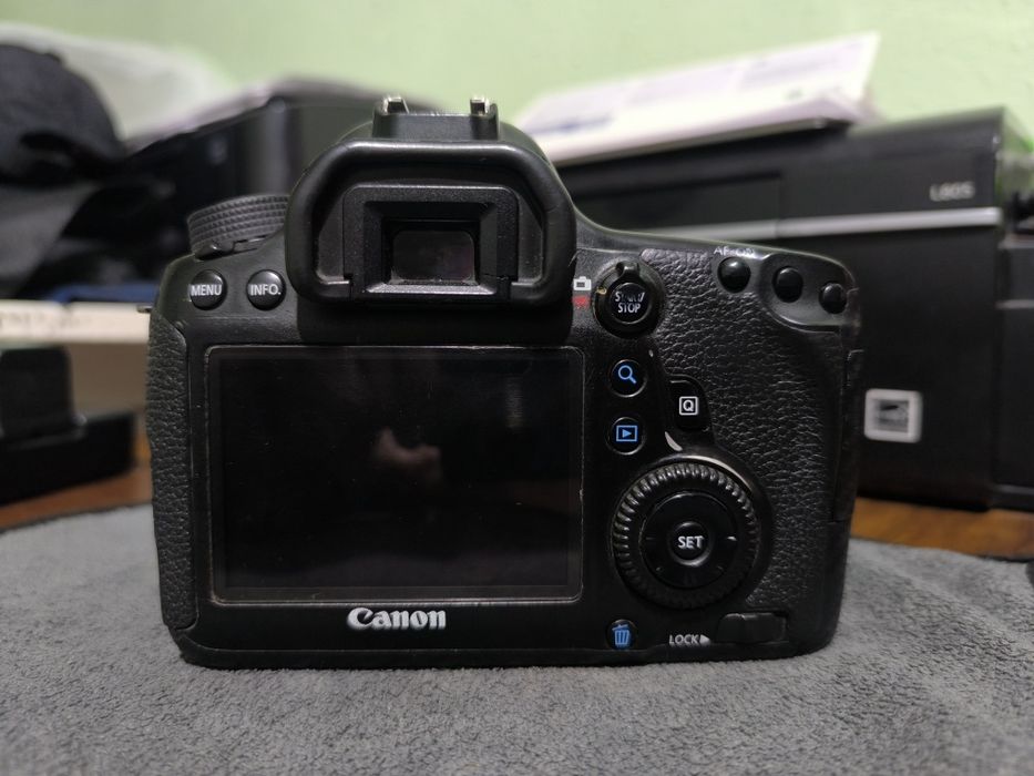 Canon 6D.  Body Tez sotiladi