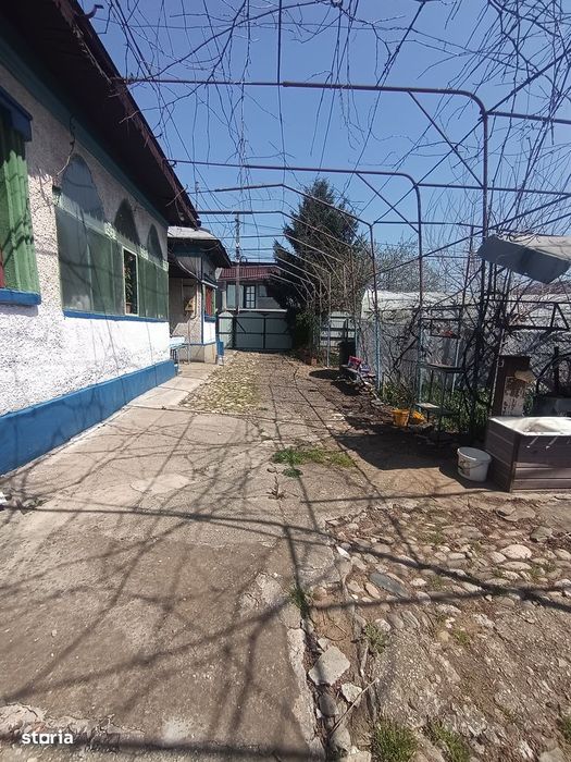 Vanzare casa batraneasca si teren in Targoviste
