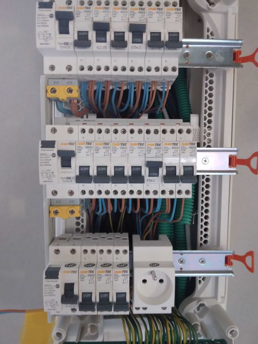 Renovari case si apartamente , Sapaturi mecanizate cu escavator 1,5T