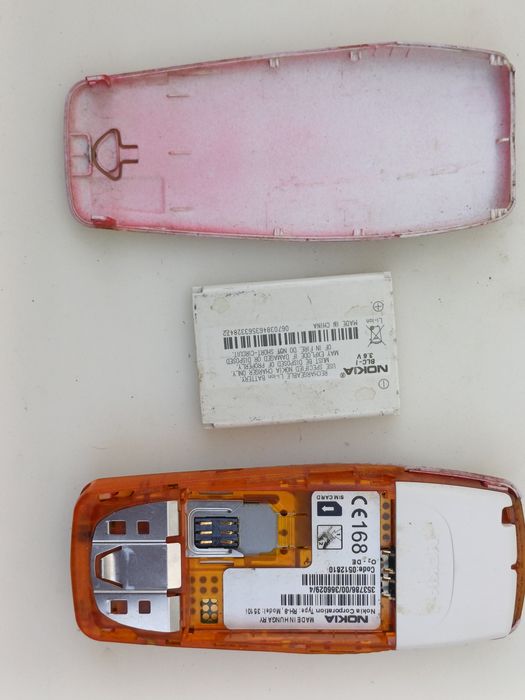 Nokia 3510i folosit / stare  buna / necodat. Incarcatorul este inclus in pret