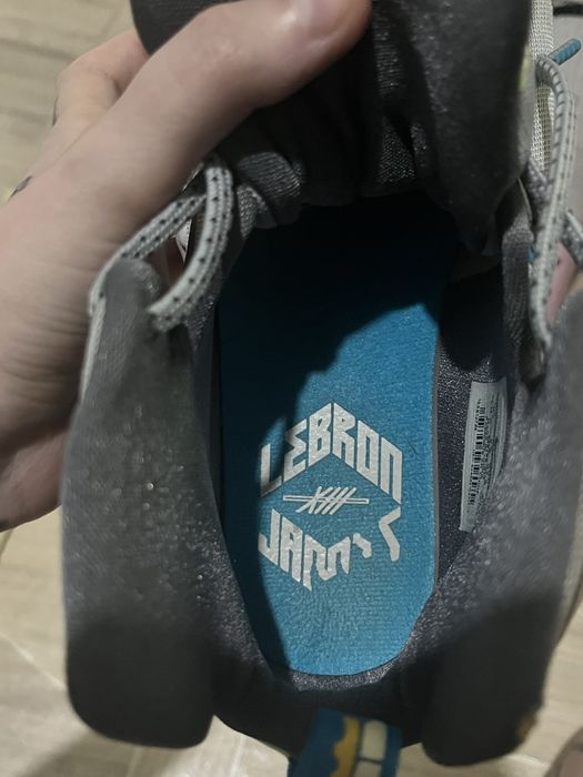 продаю кроссовки nike