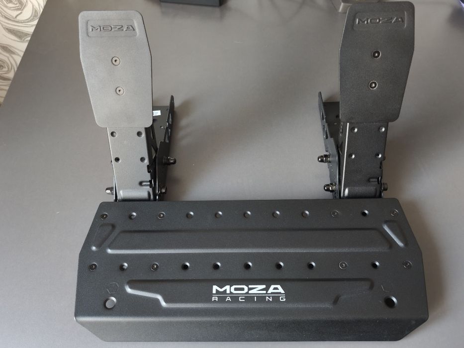 Продам игровой руль Moza R3