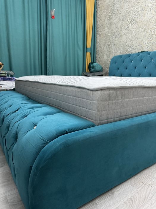 Продаётся кровать 180×200 (без матраса)