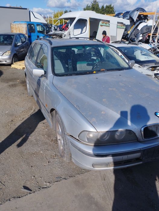 Dezmembrez BMW E39 an 2000 motor 2.0diesel
