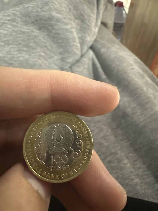 Монета наминалом 100 тенге
