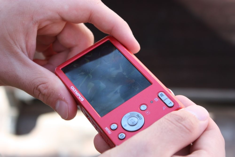 Ретро дигитална камера Olympus D-700 (12MP) - Y2K Vintage Digicam