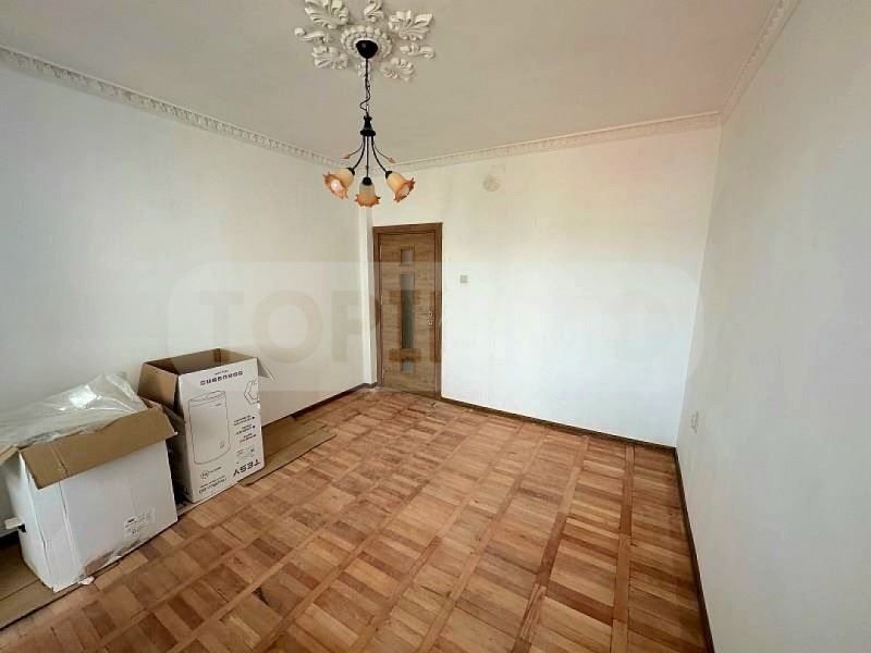 Продава се Тристаен апартамент в Варна, Цветен квартал - 85 кв.м за 1705 €/кв.м - Снимка #1