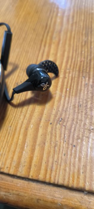 Wuawei 5i , Jaybird , Redmi buds 4