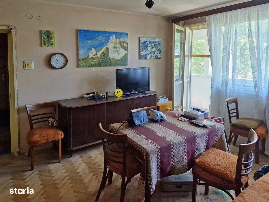 Apartament De Vânzare cu 3 camere in Giulesti aproape de stadion