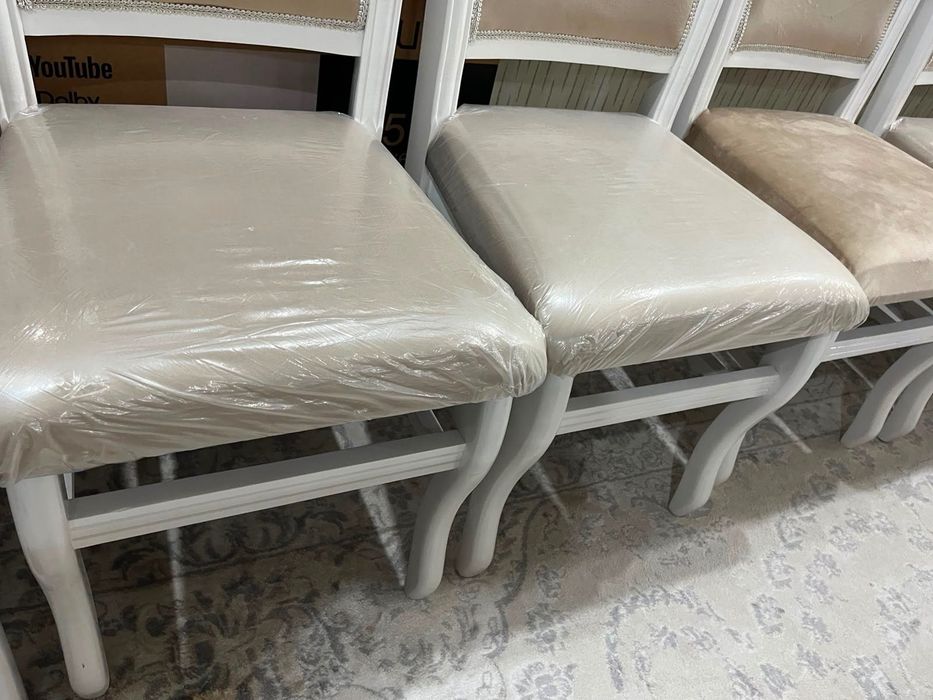 Продается стол и стулья