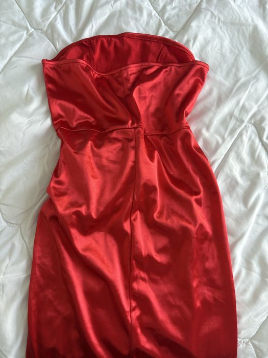 Червена дамска рокля с 3Д роза