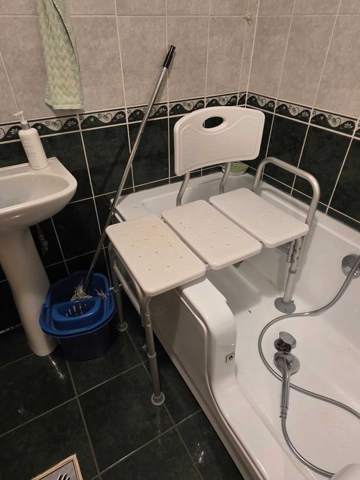 Scaun pentru spălat bolnavi în cadă