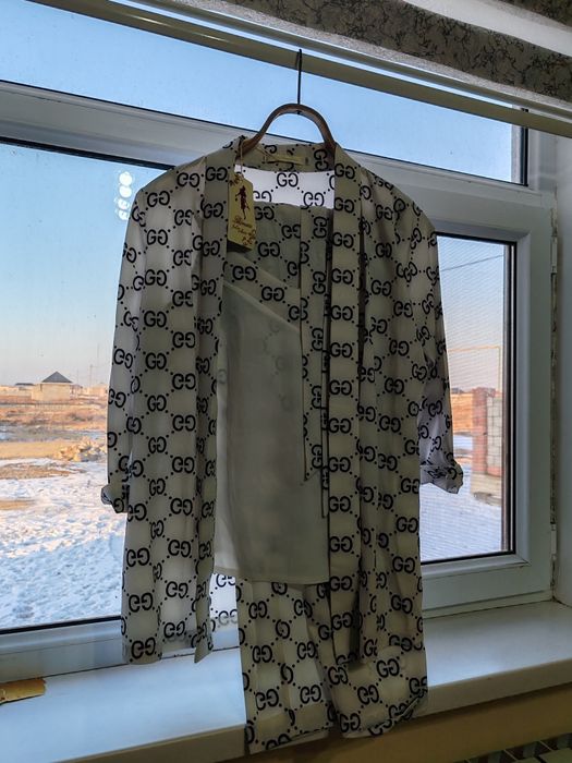 Киімдер сатылады