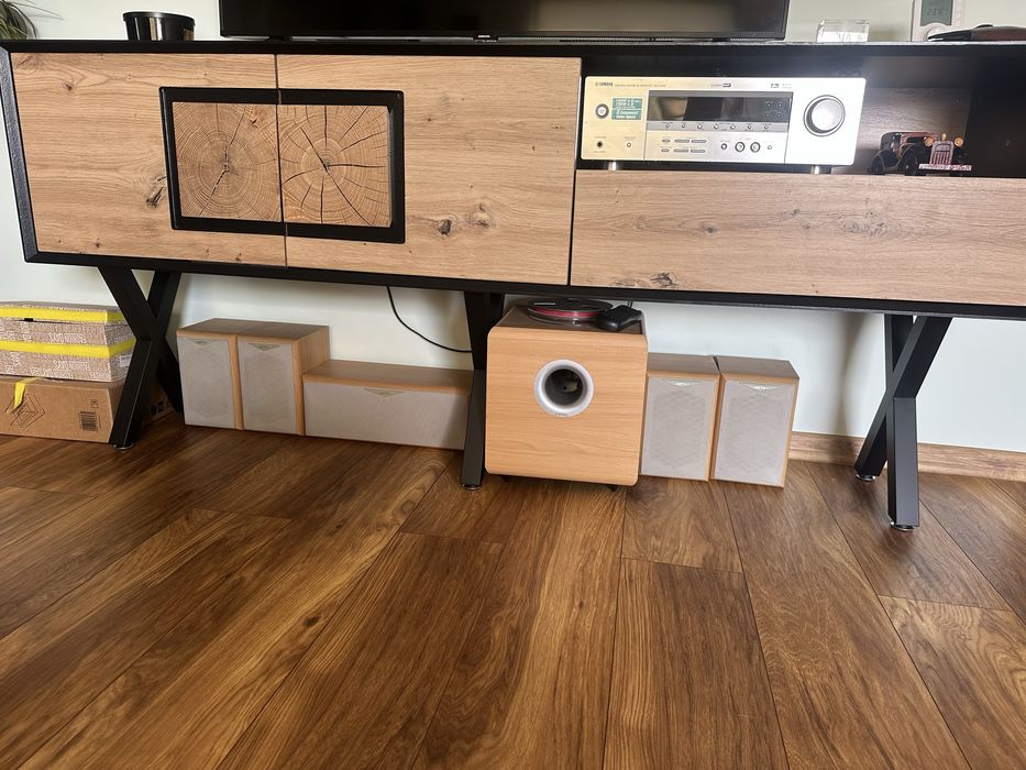 Усилвател Yamaha с 5 тонколони Jamo и отделен субуфер