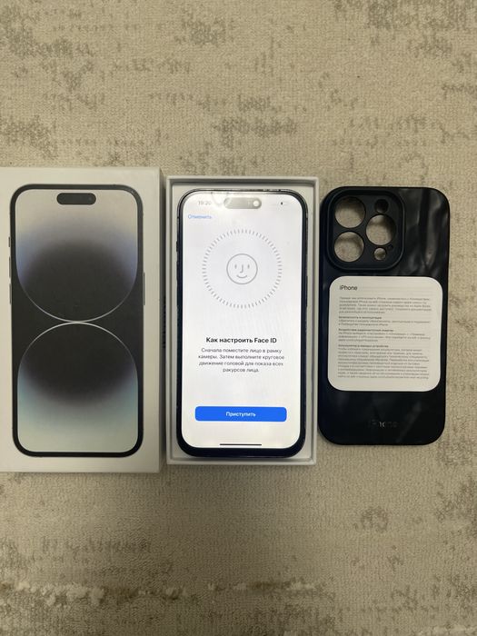 iPhone 14 Pro с документами