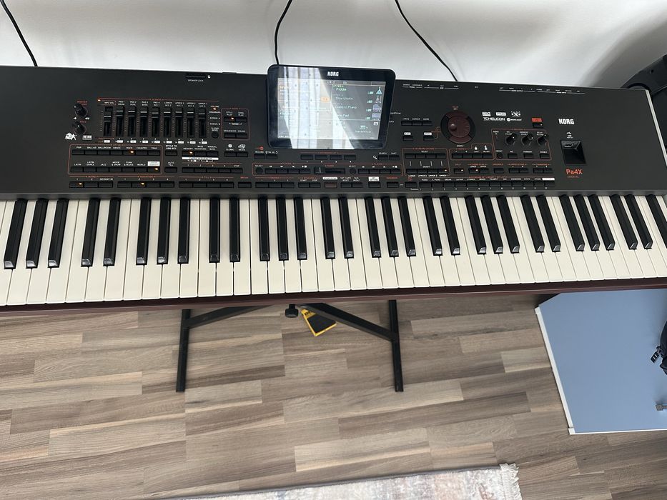 Korg PA4x Oriental 76 de clape