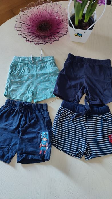 Lot pantaloni scurți 92