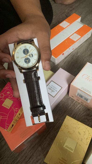 Продам чесы avon